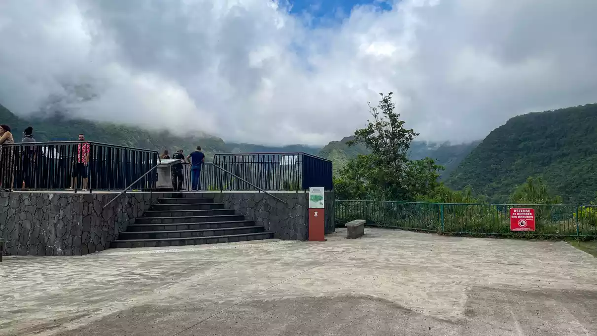 vue-du-Belvedere-de-Takamaka-2.webp