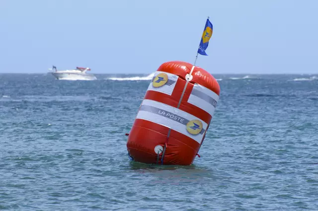 bouée rouge arrivee