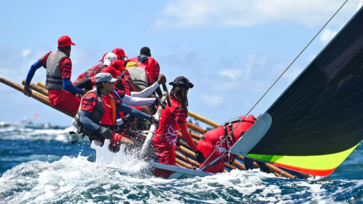 Yole en Action lors du Tour de Martinique des Yoles Rondes