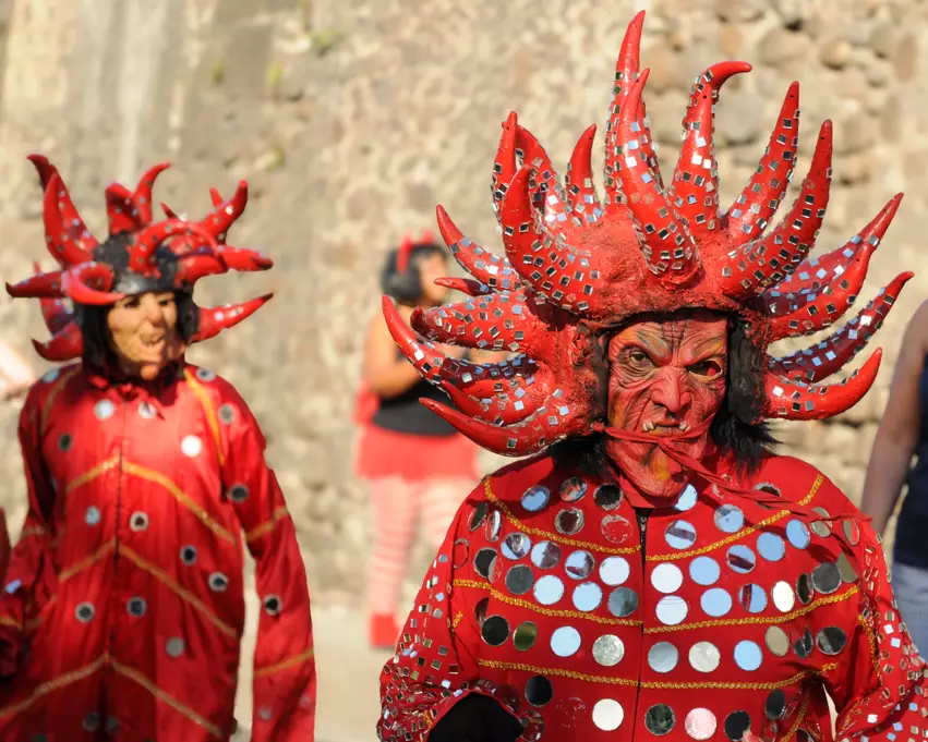 diable rouge carnaval de martinique