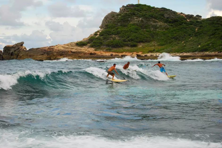 Surf à la Pointe Des Chateaux à Saint François en Guadeloupe